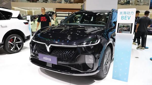 В Китае представили новый кроссовер Voyah Zhiyin &ndash; его могут привезти в Россию