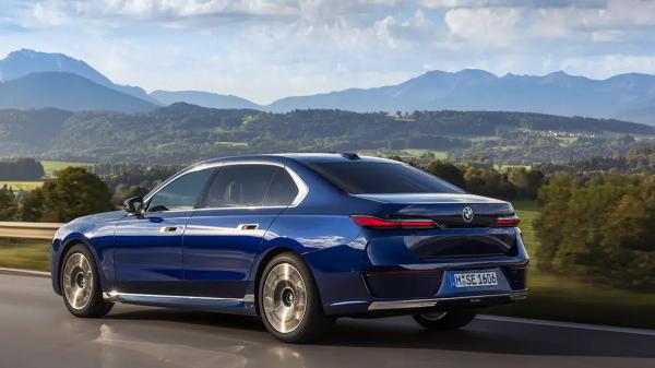 В Россию дилеры завезли новенькие BMW 7 Series