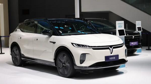 В Китае представили новый кроссовер Voyah Zhiyin &ndash; его могут привезти в Россию