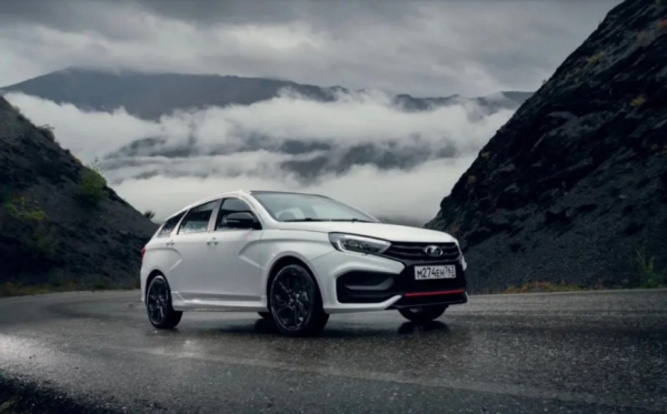 Как Lada Vesta 2024 года выдерживает натиск китайских автомобилей в России