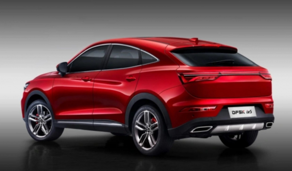 В России  аналог Geely Tugella подешевел на 600 тысяч рублей 