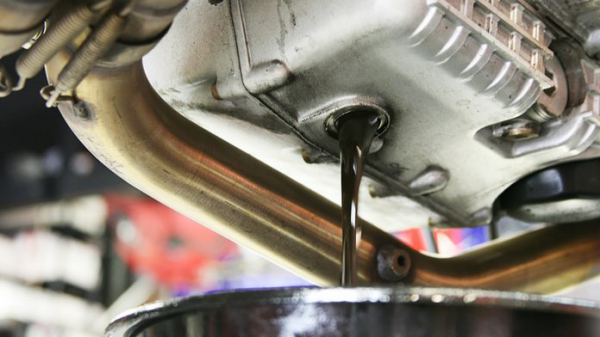 Зачем менять масло в механической коробке переключения передач