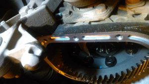 Зачем менять масло в механической коробке переключения передач