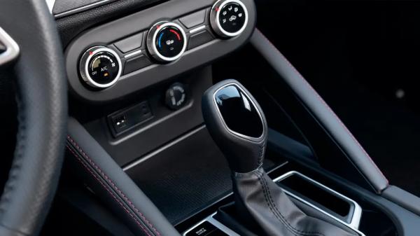 Атмосферный мотор, вариатор и привлекательная цена &ndash; в России появился новый кроссовер DFSK 500 за 1,75 млн рублей