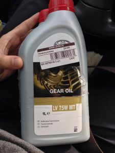 Какое масло заливается в МКПП