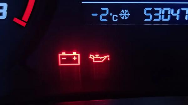 Как самостоятельно сбросить ошибку на панели приборов. В каком случае это безопасно