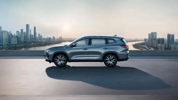 Новые кроссоверы Xcite X-Cross 8 начали поступать в дилерские центры Москвы: сколько они стоят