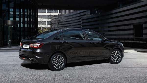 В России стартуют розничные продажи седана Lada Aura