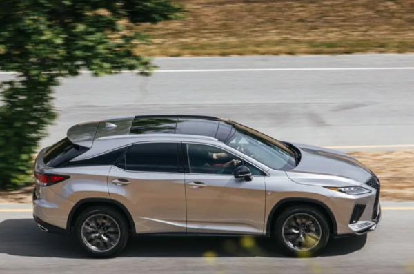 Эксперт &laquo;ЗР&raquo; Зиновьев выделил сильные и слабые стороны подержанного Lexus RX