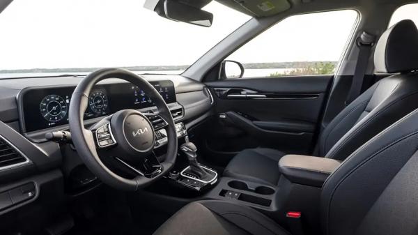 Мощный турбомотор и широкий список опций: в Россию вернулся новый Kia Seltos Мощный турбомотор и широкий список опций: в Россию вернулся новый Kia Seltos