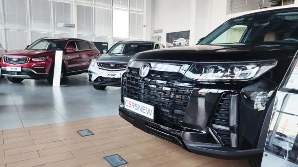 Авторынок замер. Нынешних складских запасов автомобилей хватит до февраля 2025 года