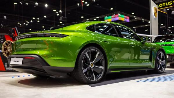 Коллективный иск против Porsche: дефект батарей Taycan ставит бренд под удар Коллективный иск против Porsche: дефект батарей Taycan ставит бренд под удар