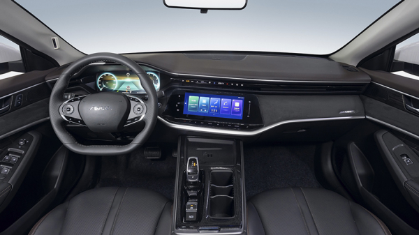 Более 500 новых комфортабельных седанов Dongfeng Shine Max пополнили автопарки такси Москвы за 2024