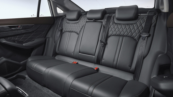 Более 500 новых комфортабельных седанов Dongfeng Shine Max пополнили автопарки такси Москвы за 2024