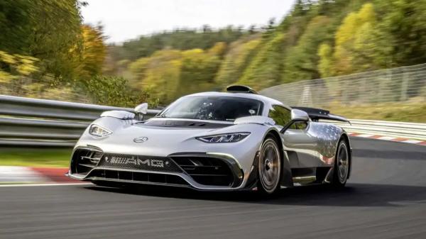 Таких машин всего 275: в РФ продается гиперкар Mercedes-AMG One по безумной цене