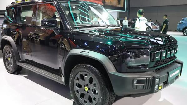 Стало известно, насколько вырос в цене брутальный Jetour T2 с момента дебюта в РФ