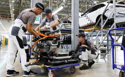 «Отвёртка» сломалась: Минэконом и Минпроторг предрекли автопрому судьбу крейсера «Варяг» «Отвёртка» сломалась: Минэконом и Минпроторг предрекли автопрому судьбу крейсера «Варяг»