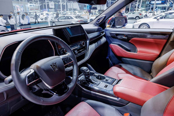 В Россию привезли большой кроссовер Toyota Crown Kluger. Известна цена