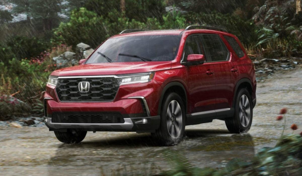 В Россию привезли один из самых надёжных в мире кроссоверов