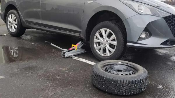 На техосмотр из-за колес: в каких случаях инспектор может провести технический осмотр авто на дороге