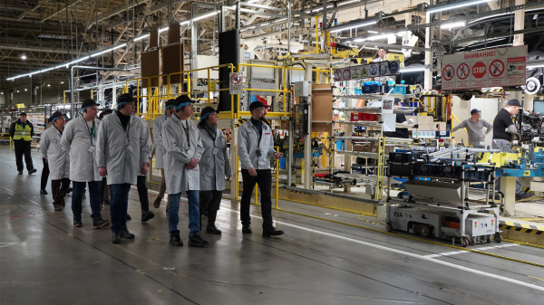 На &laquo;Автозаводе Санкт-Петербург&raquo; обсудили развитие региональной автопромышленности и вопросы кадров
