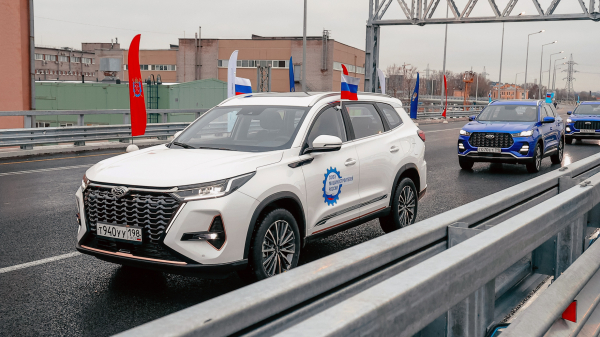 Кроссоверы Xcite X-Cross 7 и X-Cross&nbsp;8 первыми проехали по Витебской развязке