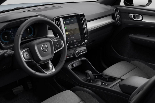 Кроссоверы Volvo XC40 вернулись в Россию по впечатляющей цене Кроссоверы Volvo XC40 вернулись в Россию по впечатляющей цене