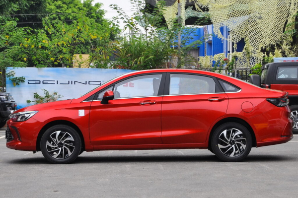 В России подешевела китайская замена &laquo;Элантры&raquo; и &laquo;Октавиа&raquo; 