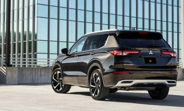 В России рекордно подешевели новые кроссоверы Mitsubishi Outlander 