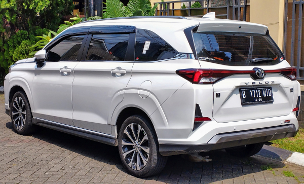 В Россию привезли семиместный компактвэн Toyota дешевле «китайцев» В Россию привезли семиместный компактвэн Toyota дешевле «китайцев»