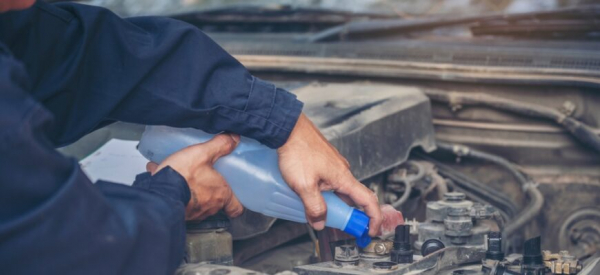 Дистиллированная вода: ключевые особенности и применение в автомобильном хозяйстве