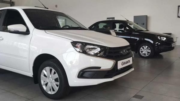 Дорого и невыгодно: кредиты тормозят рынок новых машин в России