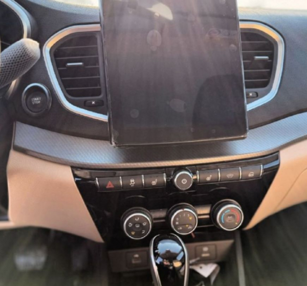 У дилеров появилась «Веста» с редким двухцветным салоном: авто сняли на фото 