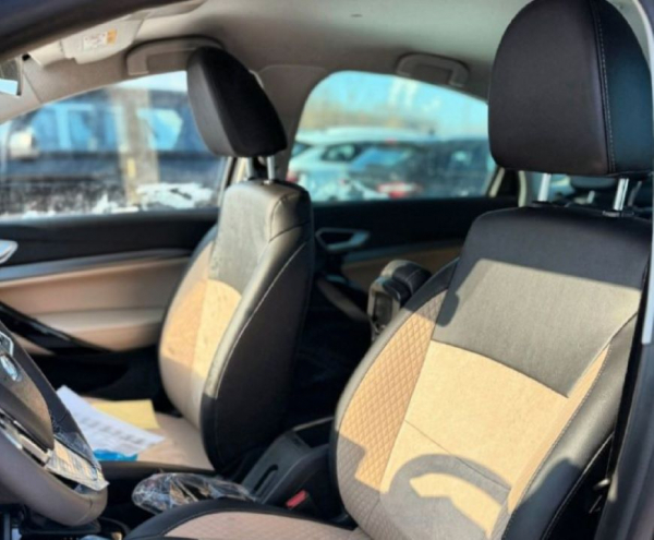 У дилеров появилась «Веста» с редким двухцветным салоном: авто сняли на фото 