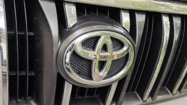 Целая россыпь наименований: Toyota подала в Роспатент 33 заявки на товарные знаки для авто