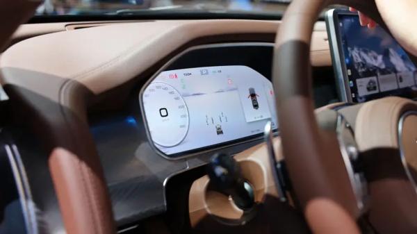 Сколько новых легковых машин купят россияне в этом году: прогноз аналитиков