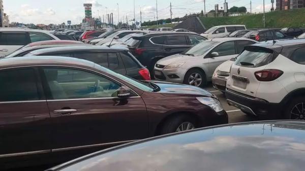 Автопродажи в РФ: апрельский рост не смог компенсировать годовое падение