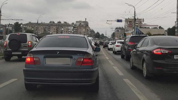 Как ездить на &laquo;роботе&raquo; в пробках, чтобы не убить сцепление