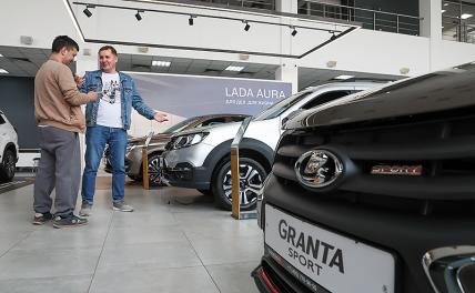 Русский парадокс: &laquo;АвтоВАЗ&raquo; вновь решил поднять цены, хотя склады забиты машинами из Тольятти