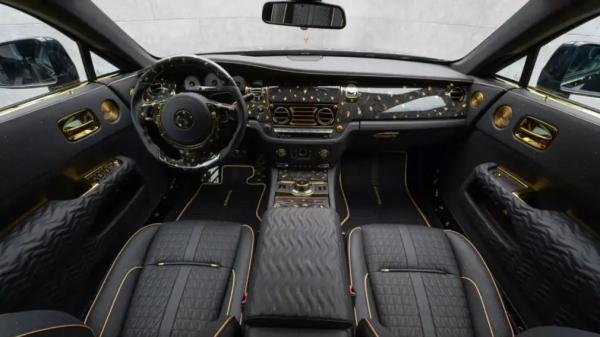 Отделка 24-каратным золотом: ателье Mansory показало свою версию Rolls-Royce Wraith