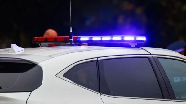 Не просто так: зачем полицейские в США трогают остановленный автомобиль