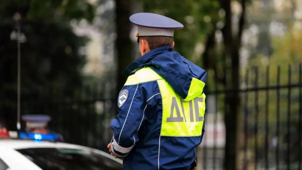 В каких случаях водитель обязан выходить из машины по требованию сотрудника ДПС В каких случаях водитель обязан выходить из машины по требованию сотрудника ДПС