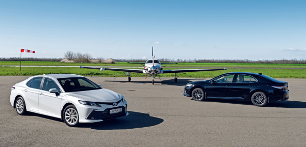 Выделяем базовый среди обновлённых седанов Camry